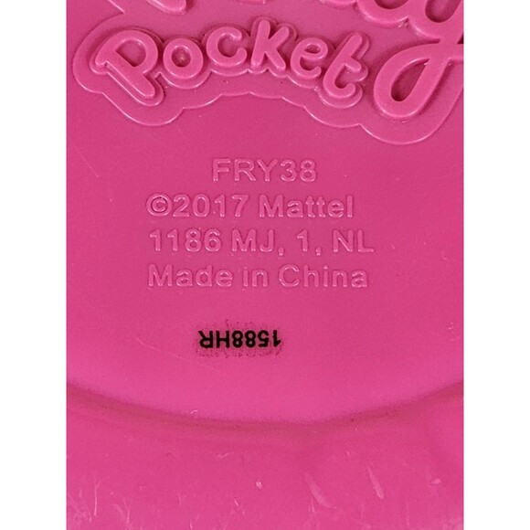 2017 Mattel Polly Pocket Flamingo Floatie Pink Compact Playset Only No Dolls - Picture 7 of 7